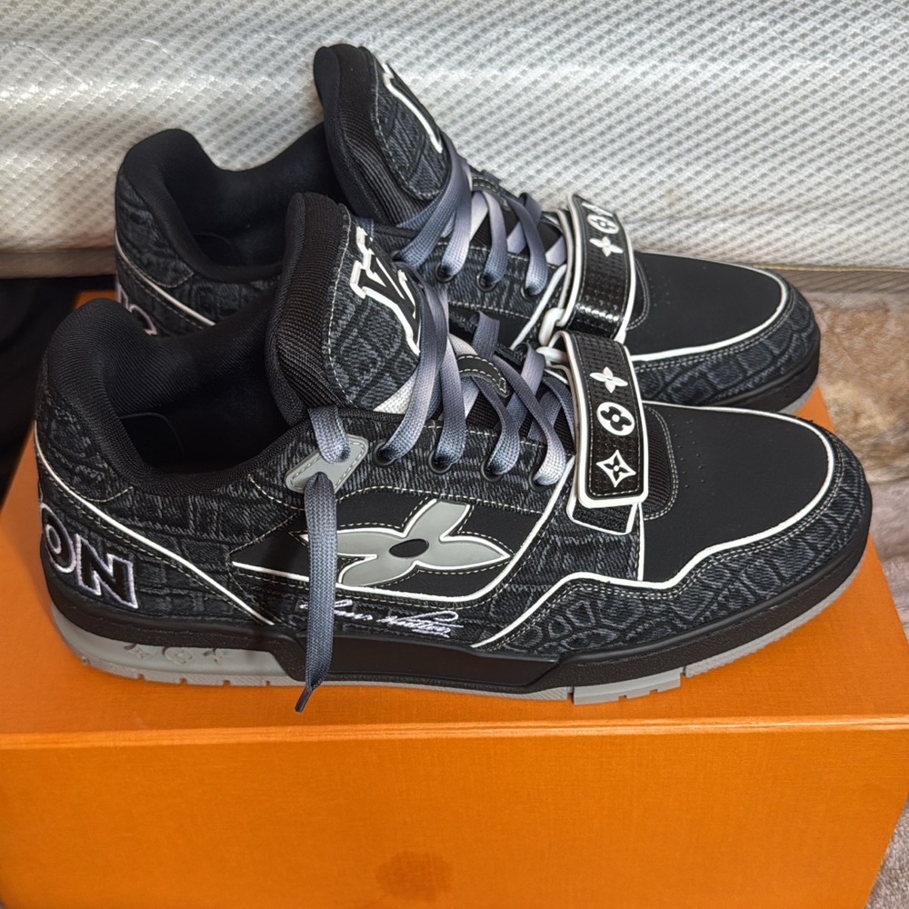 LV Trainer Sneaker-Black-Size:11.5 - Picture 2 of 6